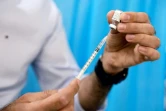 Préparation d'une dose de vaccination dans un centre à Marseille, le 19 avril 2021 
