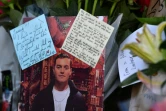 Des fleurs, des mesages et la photo de Jack Merritt, le 1er décembre 2019 près du London Bridge, poignardé à mort par un ex-prisonnier condamné pour terrorisme à Londres