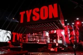 Mike Tyson entre sur le ring au Staples Center de Los Angeles, le 28 novembre 2020