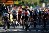 Le coureur australien de la Lotto Caleb Ewan remporte la 3e étape du Tour de France au terme d'un sprint massif à Sisteron, le 31 août 2020