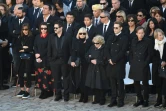 La famille du chanteur Charles Aznavour: sa veuve Ulla (d), ses fils Nicolas (3ed) et Mischa (2ed), sa fille Seda (c, g), sa soeur Aida (c), sa petite-fille Leila (g), lors de l'hommage national aux Invalides, le 5 octobre 2018 à Paris