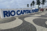 "Rio capitale du G20" sur la plage de Copacabana, à Rio de Janeiro, au Brésil, le 23 juillet 2024