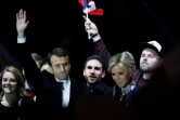 Des partisans barbus d'Emmanuel Macron lors de la célébration de sa victoire à la présidentielle au Louvre à Paris, le 7 mai 2017