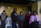La famille et des amis de Celso Pacheco chez lui au Guatemala, le 10 décembre 2021