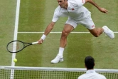 Le Suisse Roger Federer face au Serbe Novak Djokovic, lors de leur finale au tournoi de Wimbledon, le 14 juillet 2019 à Londres