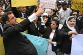 Des avocats manifestent en faveur de l'ex-Premier ministre pakistanais Imran Khan, le 7 août 2023 devant la Haute Cour de Lahore