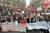 Des étudiants manifestent contre la loi travail du gouvernement, le 9 avril 2016 à Paris