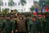 Le président vénézuélien Nicolas Maduro (au centre) entouré du haut commandement militaire lors d'une cérémonie à Caracas, le 2 mai 2019