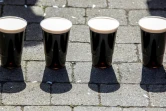 La bière peut de nouveau couler à flots dans les 7.000 pubs irlandais autorisés à rouvrir leurs portes lundi