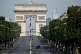 Les Champs-Elysées déserts à Paris, le 8 mai 2020 avant quelques cérémonies de commémorations pour marquer la fin de la Seconde guerre mondiale