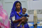 Une mère pakistanaise et son bébé à l'hôpital de Mithi, le 25 mai 2018