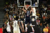 Le Français Rudy Gobert (c) réussit son dunk lors du quart de finale du Mondial-2019 de basket de l'équipe de France contre les Etats-Unis, à Dongguan le 11 septembre 2019.