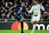 L'attaquant du PSG Kylian Mbappé à la lutte avec le milieu du Real Casemirodans le groupe A de C1 à Madrid, le 26 novembre 2019 