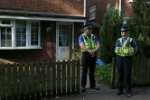 Des policiers devant une maison lors d'une perquisition à Cardiff dans le cadre de l'enquête sur l'attaque à Londres contre des piétons devant une mosquée, le 19 juin 2017 