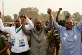 Ferdinand-Alexandre Nguendet (g) et l'ancien président François Bozizé (c), à Bangui, le 24 novembre 2020