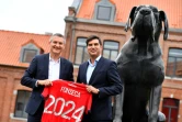 Le nouvel entraîneur de Lille, le Portugais Paulo Fonseca (d) avec le président du LOSC Olivier Létang, le 30 juin 2022 à Camphin-en-Pévèle