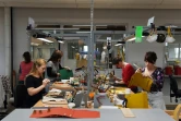 Des employés de la nouvelle manufacture d'Hermès à Allenjoie (Doubs), le 5 avril 2018