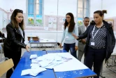 Le décompte des voix dans un bureau de vote de Tunis le 6 mai 2017