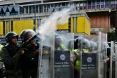 La police vénézuélienne repousse des manifestants contre les pénuries à Caracas le 8 juin 2016