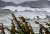 De fortes vagues balayent la côte à Makurazaki (Japon) le 6 septembre 2020 alors qu'approche le typhon Haishen