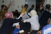 Des Syriens blessés arrivent à l'hôpital  Al-Jamiliyah dans la partie de Alep contrôlée par le regime, le 8 juillet 2016
