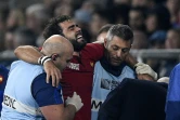 L'ailier du XV de France Yoann Yuget quitte le terrain après s'être blessé à un genou, le 19 septembre 2015 à Twickenham