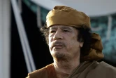 Mouammar Kadhafi devant sa tente dans le jardin de sa résidence de Bab al-Aziziya à Tripoli le 10 avril 2011
