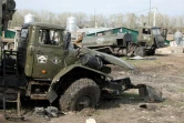 Des véhicules russes détruits près de Gusarovka, dans la région de Kharkiv, est de l'Ukraine, le 16 avril 2022
