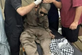 Une photo diffusée par le gouvernement pakistanais montre un blessé dans un hôpital de Bahawalpur, au Pendjab, après des frappes indiennes