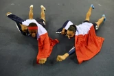 Les Français Aurel Manga (g), 3e du 60 m haies et Pascal Martinot-Lagarde, 2e, fêtent leurs places sur le podium, aux Championnats d'Europe en salle, le 3 mars 2019 à Glasgow