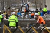 Des ouvriers sur un chantier de construction dans le quartier d'affaires de Melbourne, le 6 août 2020 en Australie