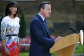David Cameron lors d'une conférence de presse le 24 juin 2016 devant le 10 Downing Street, en compagnie de sa femme Samantha après les résultats du référendum 