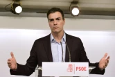 Le secrétaire général du PSOE, Pedro Sanchez, donne une conférence de presse après l'annonce de sa démission, le 1er octobre 2016 au siège du parti à Madrid
