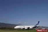 Mercredi 11 novembre 2009 - L'Airbus A380 atterrit pour la première fois à La Réunion