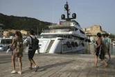 Un yacht dans le port de Bonifacio, le 11 août 2021 en Corse
