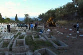 Inhumation par des volontaires le 30 septembre 2015 dans le cimetière de de l'île grecque de Mytilène, d'une fillette qui s'est noyée et dont les parents n'ont pas pu être retrouvés