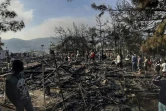 Un camp détruit en partie par le feu sur l'île grecque de Samos le 15 octobre 2019 après une rixe entre demandeurs d'asile