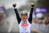 Le Slovène Tadej Pogacar célébre sa victoire dans le Tour de Flandres 2023 le 2 avril 2023 à Audenarde 