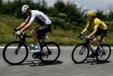 Les coureurs de la Sky Chris Froome (g) et le maillot jaune Geraint Thomas lors de la 19e étape du Tour de France entre Lourdes et Laruns, le 27 juillet 2018     