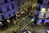 Des policiers surveillent les abords d'une terrasse de café percutée par une voiture, à Paris le 29 juillet 2021
