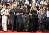 Quatre-vingt-deux stars et femmes du 7e art, dont la présidente du jury Cate Blanchett et la réalisatrice Agnès Varda, ont réclamé samedi "l'égalité salariale" dans le cinéma, lors d'une montée des marches inédite et 100% féminine au Festival de Cannes