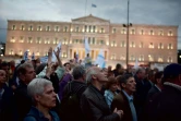 Des manifestants se tiennent devant le Parlement d'Athènes pour protester contre les mesures d'austérité, le 18 mai 2017