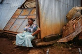 Une femme devant sa boutique détruite dans le village de Bouyouni, à Mayotte, le 19 décembre 2024, après le passage du cyclone Chido