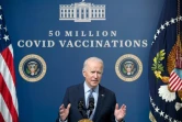 Le président américain Joe Biden évoque les 50 millions de doses de vaccin administrées lors d'une conférence de presse à l'Eisenhower Executive Office Building de Washington, le 25 février 2021. 