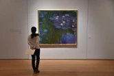 Le tableau de Claude Monet, "Nympheas en fleur" présenté chez Christie's, le 27 avril 2018 à New York, avant la vente aux enchères de la collection Rockefeller, les 8 et 10 mai