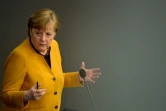La chancelière allemande Angela Merkel répond aux questions au Parlement à Berlin, le 24 mars 2021