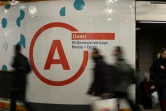 Des personnes marchent vers le RER A à Paris le 29 janvier 2015