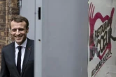 Emmanuel Macron devant un centre des Restos du Coeur, le 21 novembre 2017 à Paris