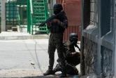 Des policiers haïtiens dans une rue de Port-au-Prince le 8 avril 2024