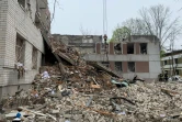 Les décombres d'un bâtiment détruit par une attaque de missile russe à Tchernigiv, dans le nord de l'Ukraine, le 17 avril 2024
